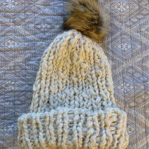 American Eagle Beanie w/ Puff